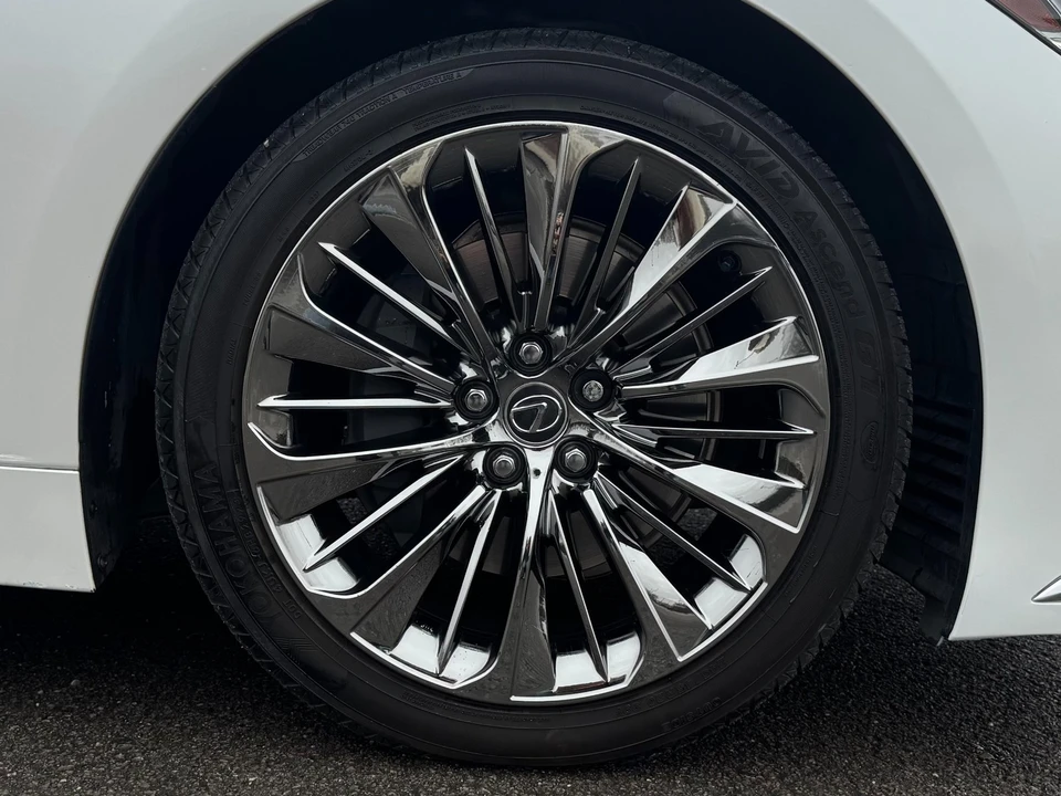 2023 Lexus LS 5th Gen - Image 10 of 12