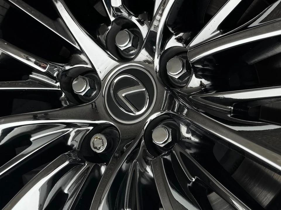 2023 Lexus LS 5th Gen - Image 11 of 12