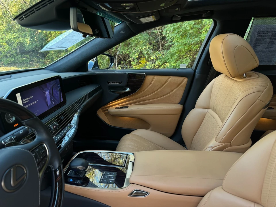 2023 Lexus LS 5th Gen - Image 20 of 21