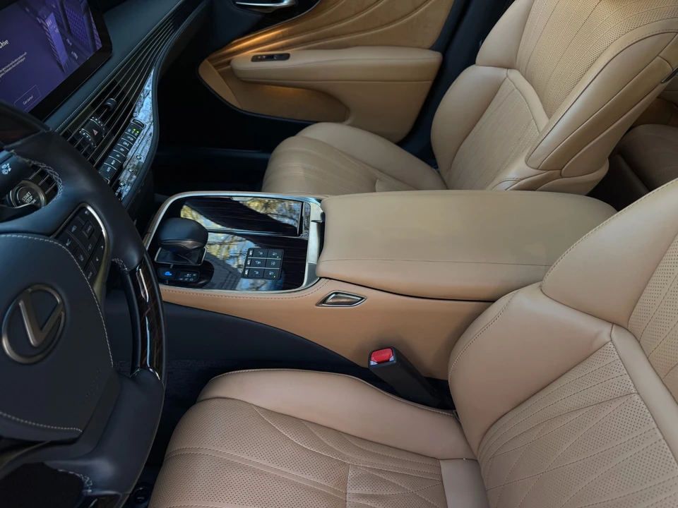 2023 Lexus LS 5th Gen - Image 12 of 12