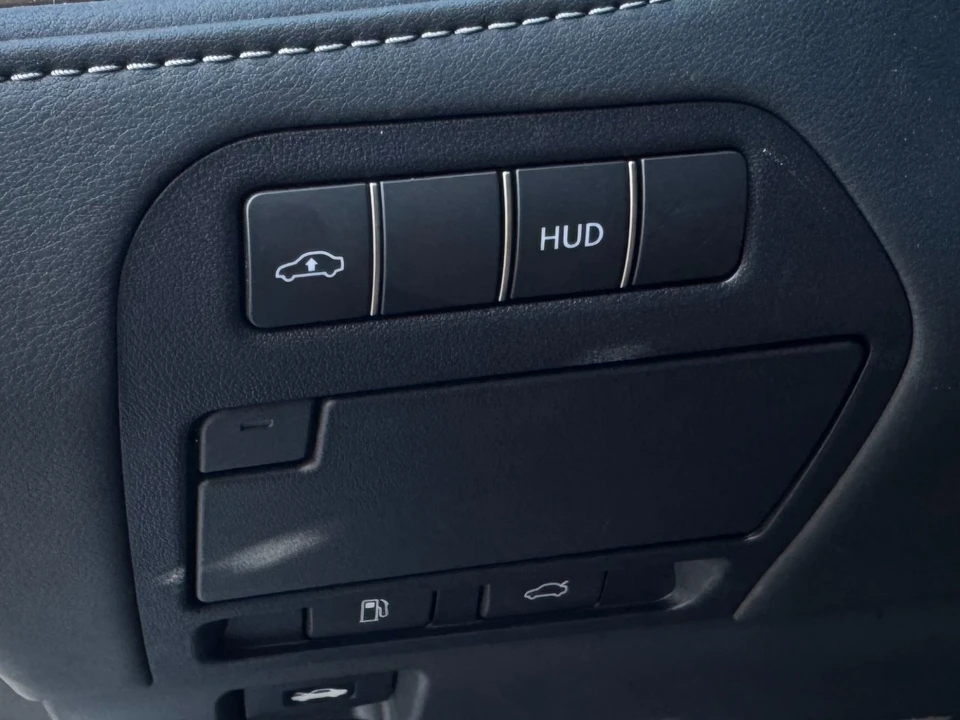 2023 Lexus LS 5th Gen - Image 19 of 21