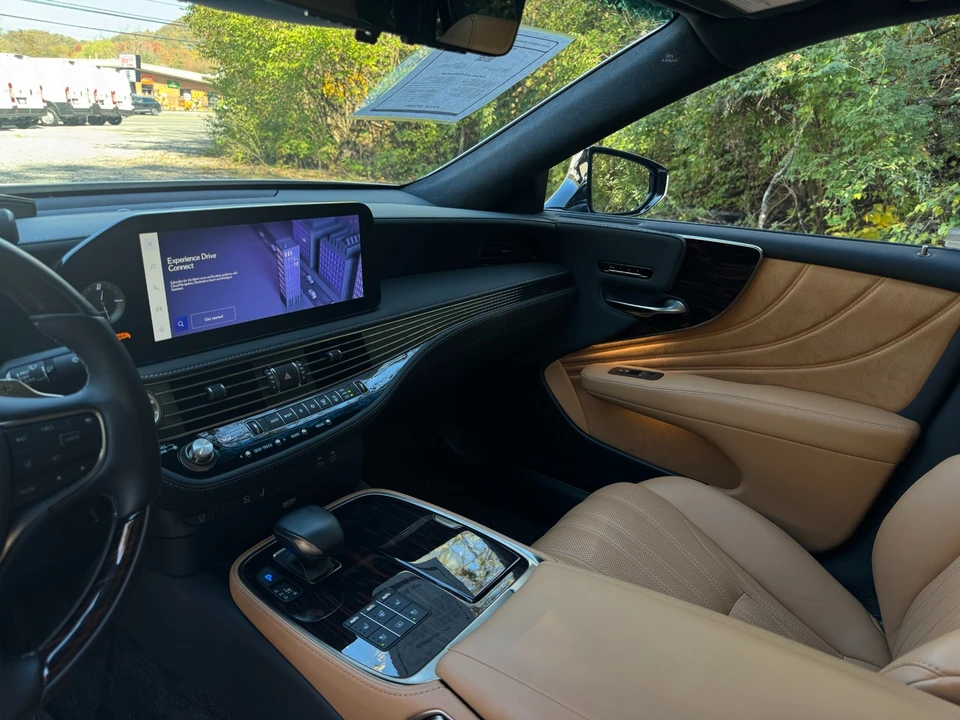 2023 Lexus LS 5th Gen - Image 18 of 21