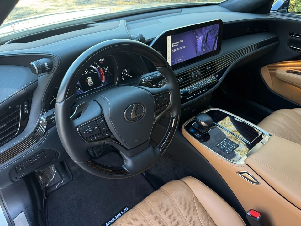 2023 Lexus LS 5th Gen - Image 17 of 21
