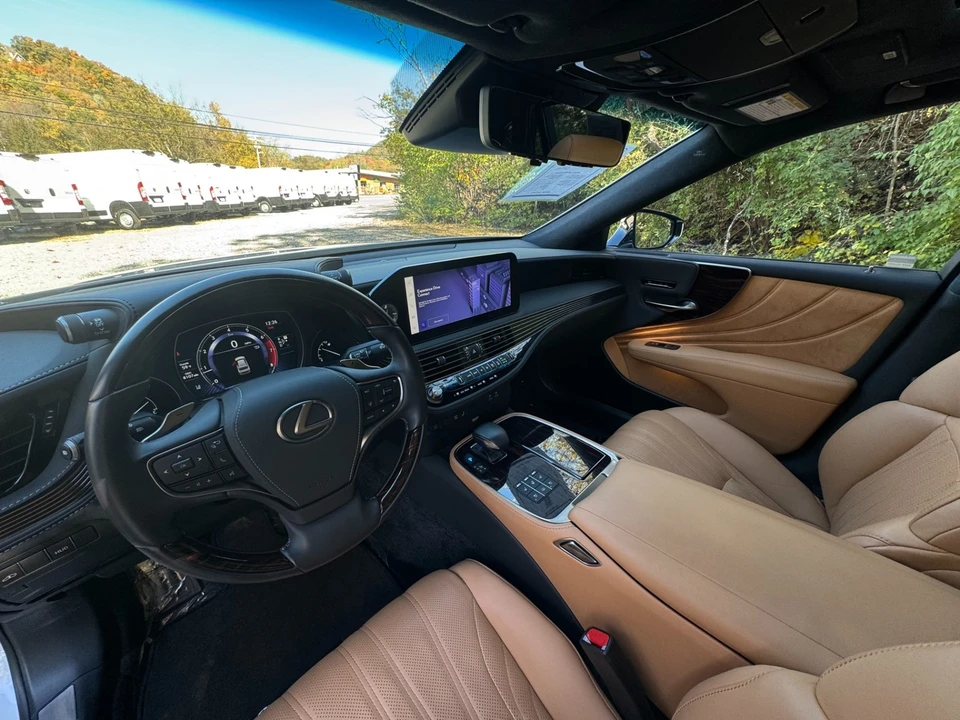 2023 Lexus LS 5th Gen - Image 10 of 12
