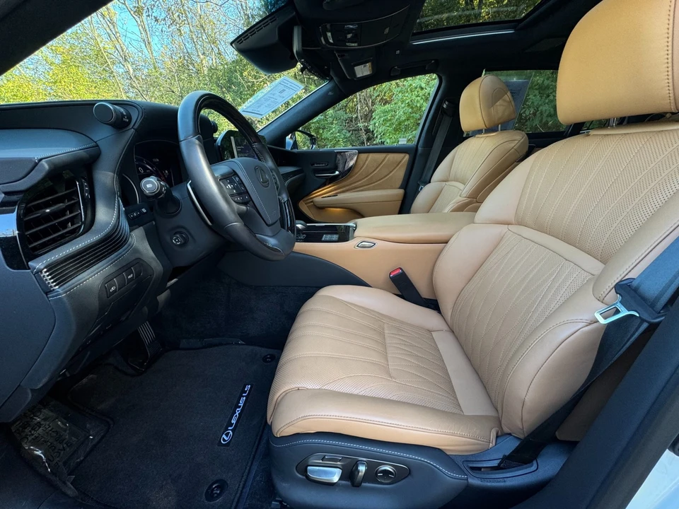 2023 Lexus LS 5th Gen - Image 9 of 12