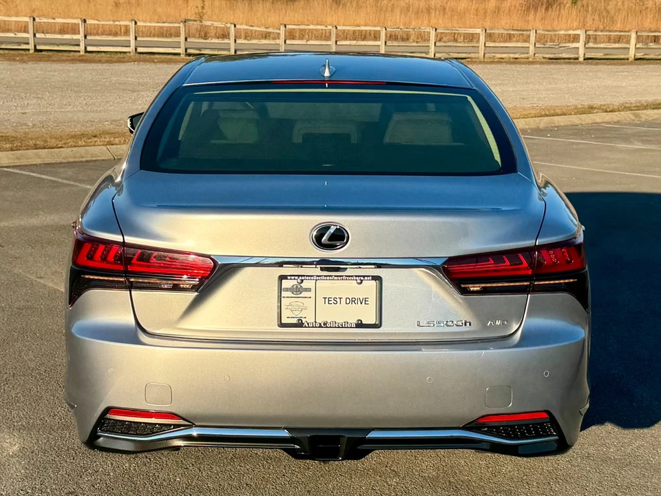 2023 Lexus LS 5th Gen - Image 6 of 12