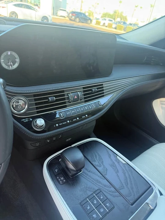 2023 Lexus LS 5th Gen - Image 11 of 11