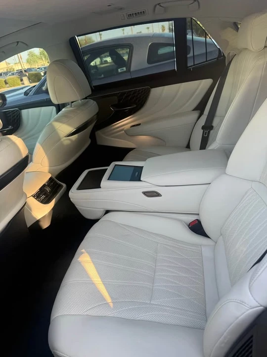 2023 Lexus LS 5th Gen - Image 6 of 11