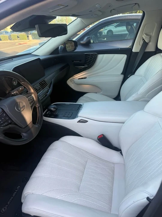 2023 Lexus LS 5th Gen - Image 8 of 11