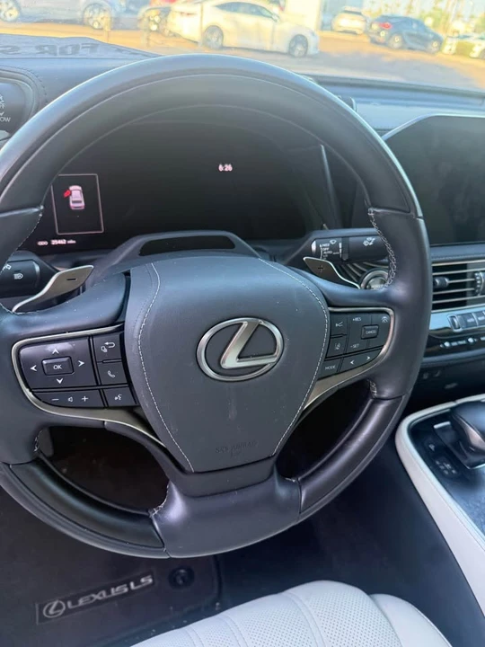 2023 Lexus LS 5th Gen - Image 9 of 11