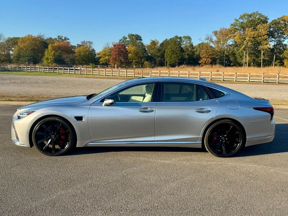 2023 Lexus LS 5th Gen - Image 3 of 5