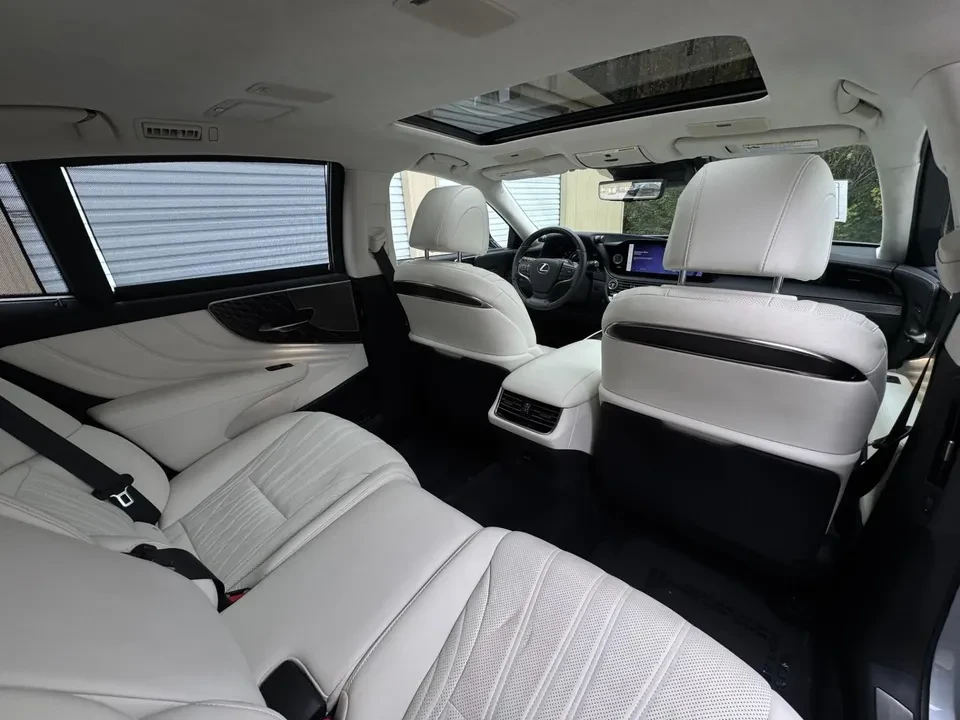 2023 Lexus LS 5th Gen - Image 5 of 5