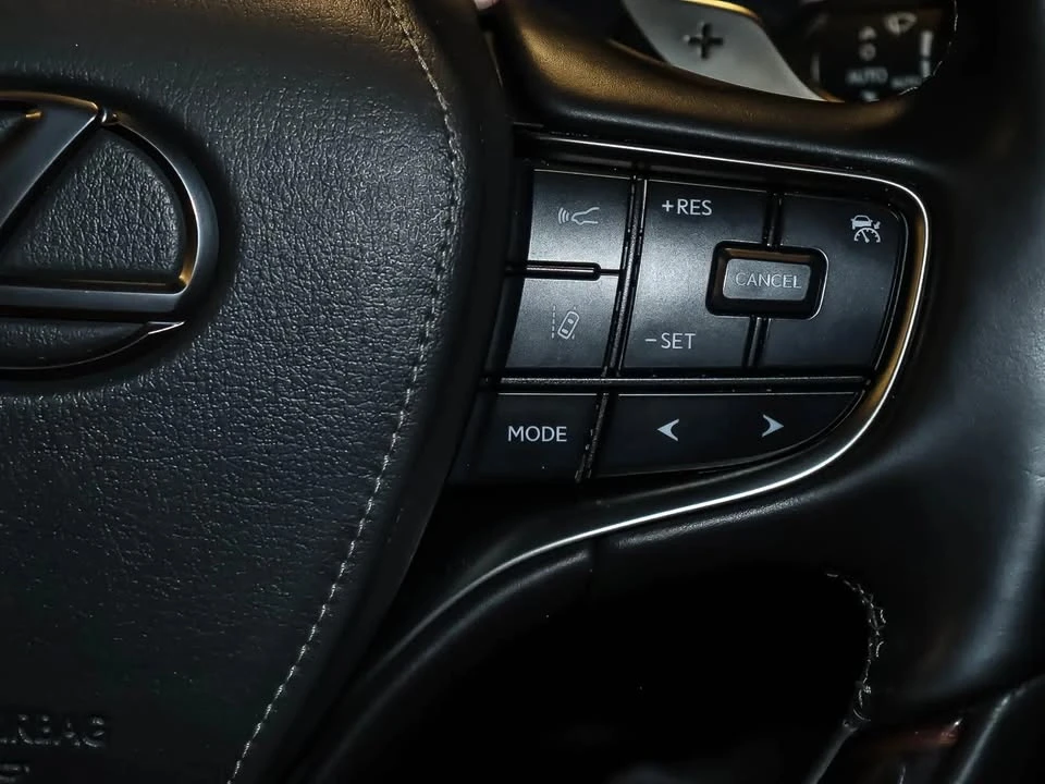 2023 Lexus LS 5th Gen - Image 11 of 20