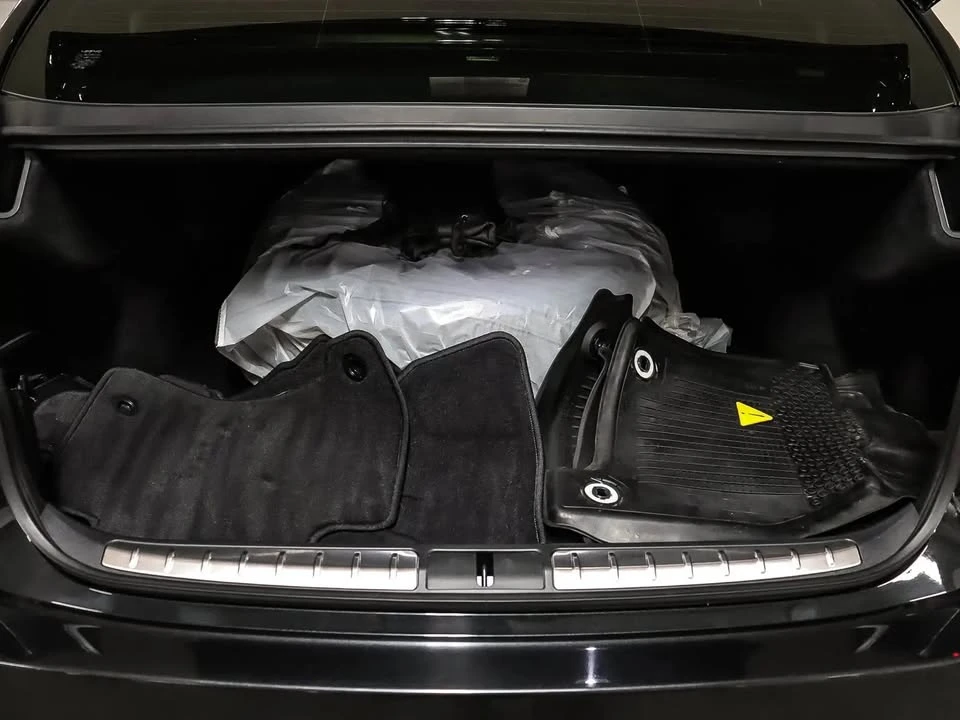 2023 Lexus LS 5th Gen - Image 16 of 20