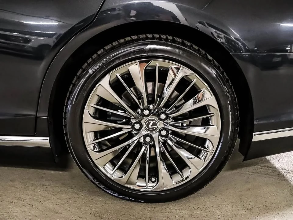2023 Lexus LS 5th Gen - Image 17 of 20