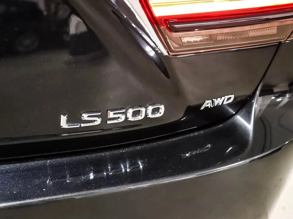 2023 Lexus LS 5th Gen - Image 18 of 20