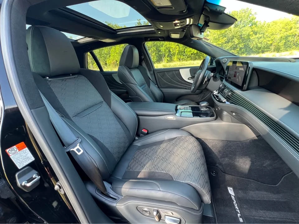 2023 Lexus LS 5th Gen - Image 8 of 20