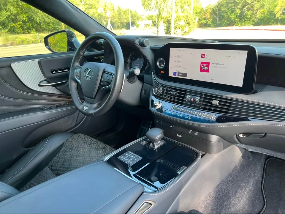 2023 Lexus LS 5th Gen - Image 9 of 20