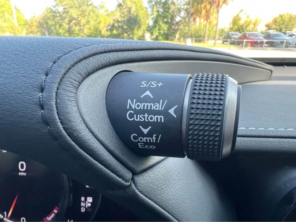 2023 Lexus LS 5th Gen - Image 17 of 20