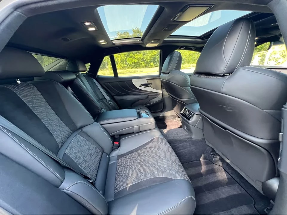 2023 Lexus LS 5th Gen - Image 6 of 20