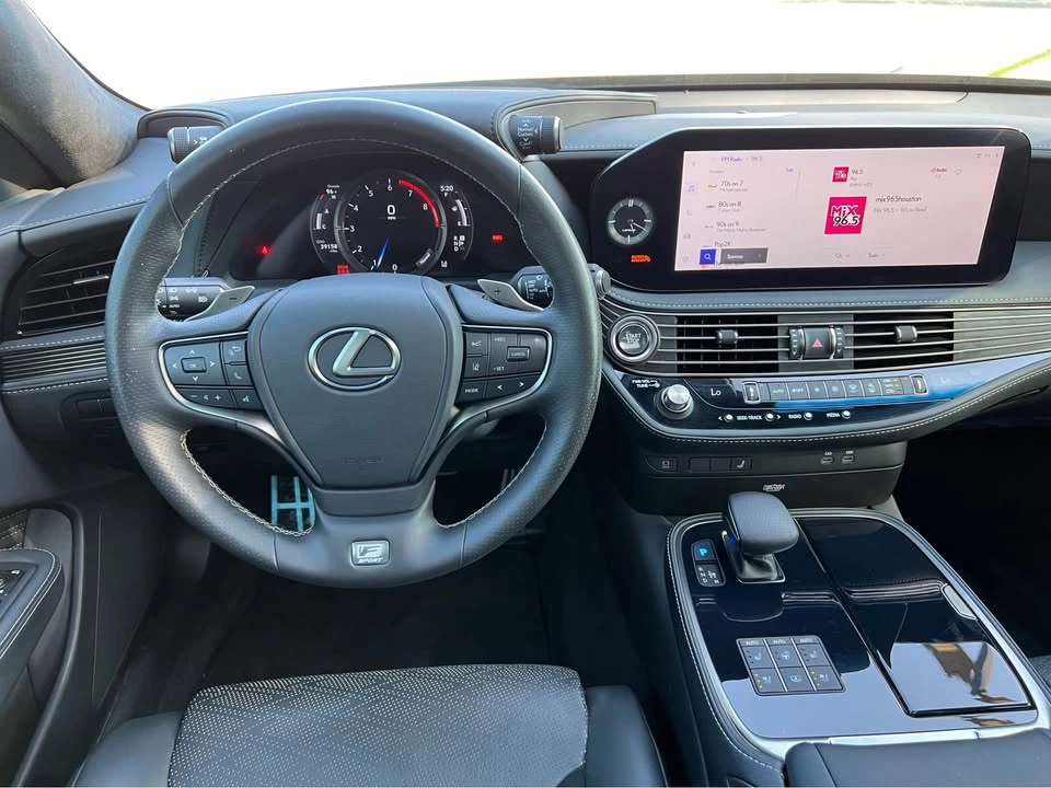 2023 Lexus LS 5th Gen - Image 10 of 20