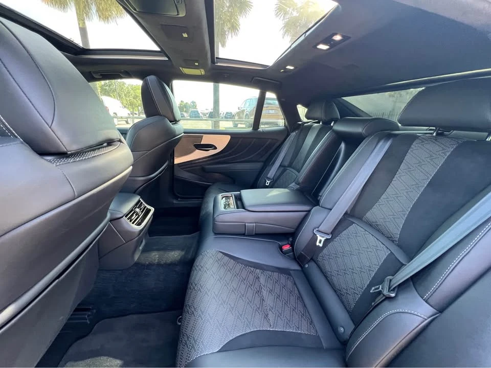 2023 Lexus LS 5th Gen - Image 7 of 20