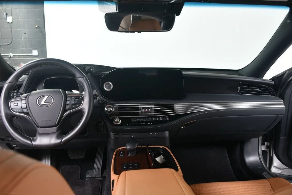 2023 Lexus LS 5th Gen - Image 5 of 12