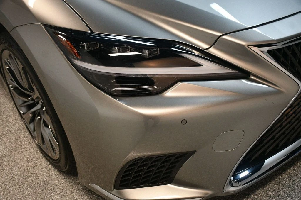 2023 Lexus LS 5th Gen - Image 10 of 12