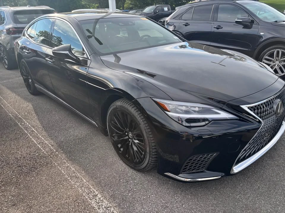 2023 Lexus LS 5th Gen - Image 2 of 6