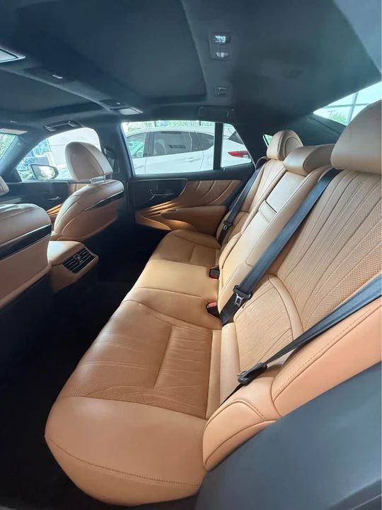2023 Lexus LS 5th Gen - Image 7 of 11