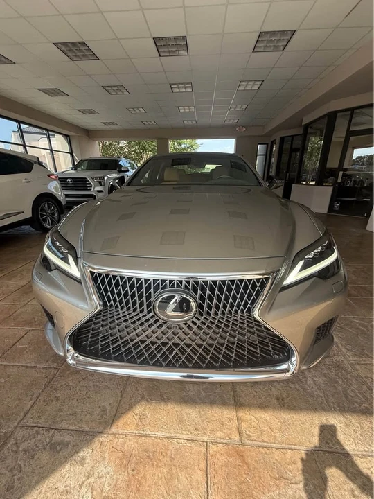 2023 Lexus LS 5th Gen - Image 4 of 11