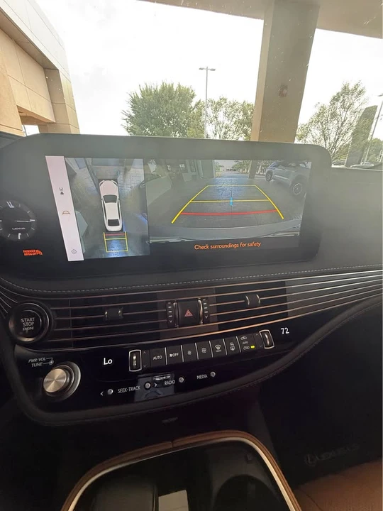 2023 Lexus LS 5th Gen - Image 9 of 11