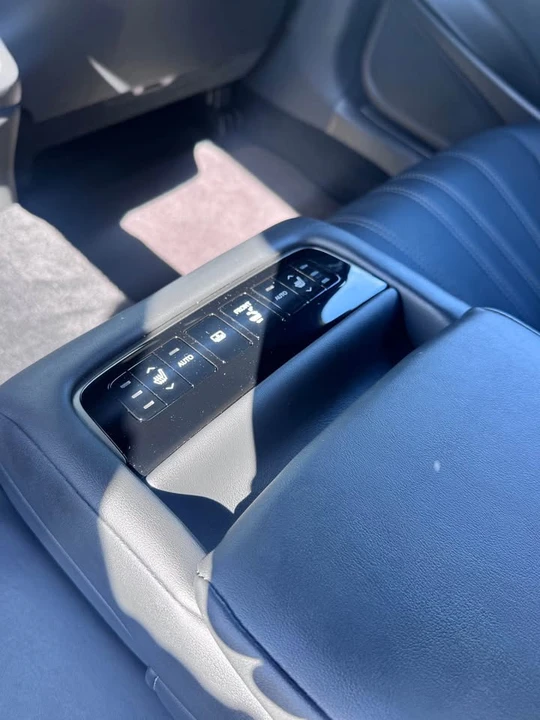 2023 Lexus LS 5th Gen - Image 9 of 12