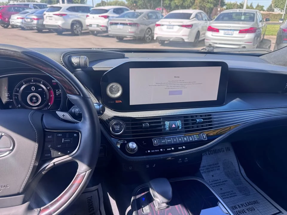 2023 Lexus LS 5th Gen - Image 10 of 12