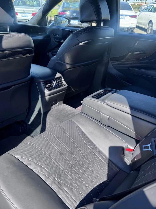 2023 Lexus LS 5th Gen - Image 8 of 12