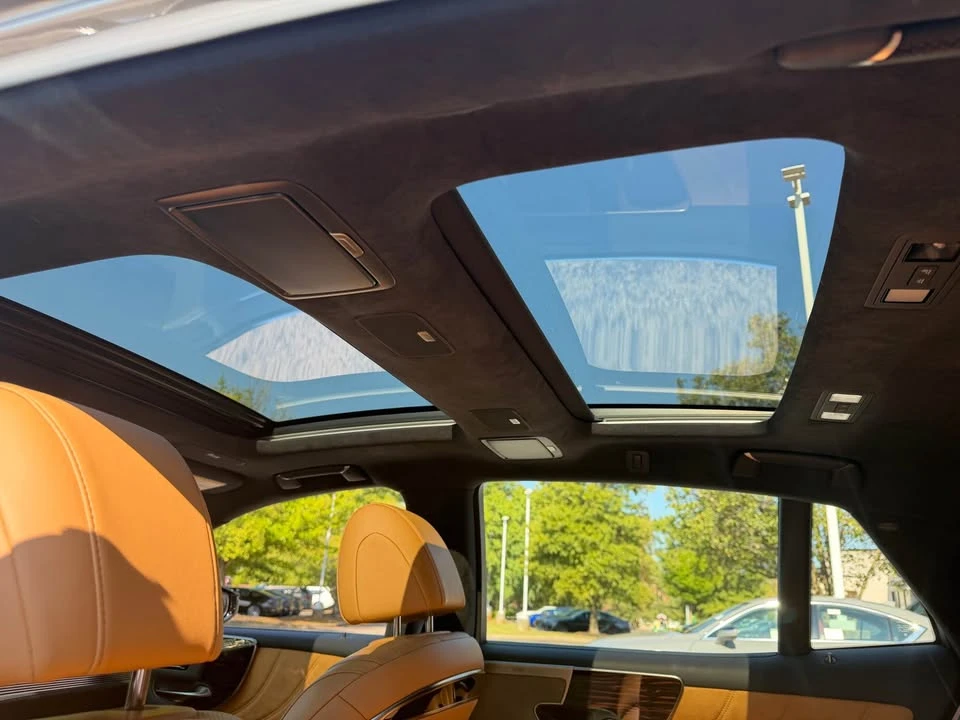 2023 Lexus LS 5th Gen - Image 6 of 10