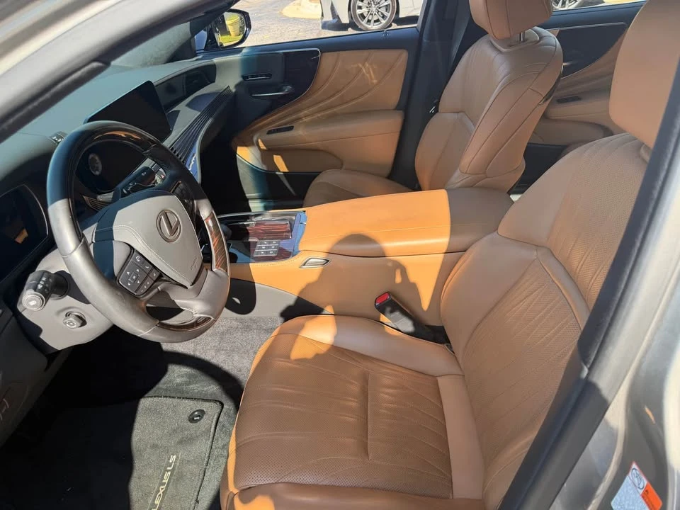 2023 Lexus LS 5th Gen - Image 10 of 10