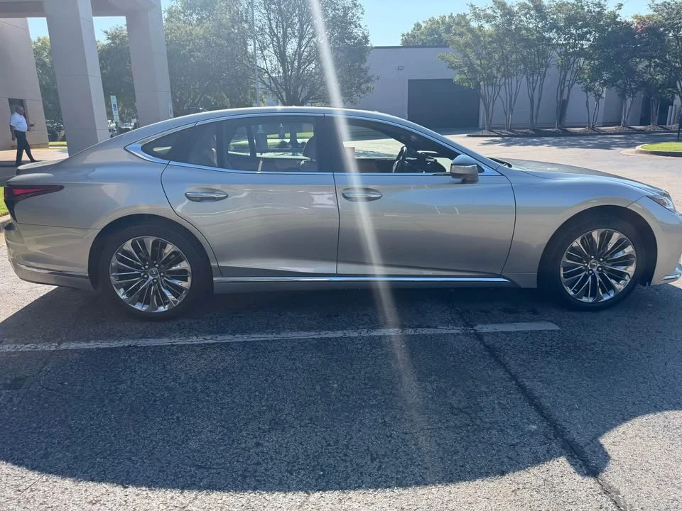 2023 Lexus LS 5th Gen - Image 2 of 10
