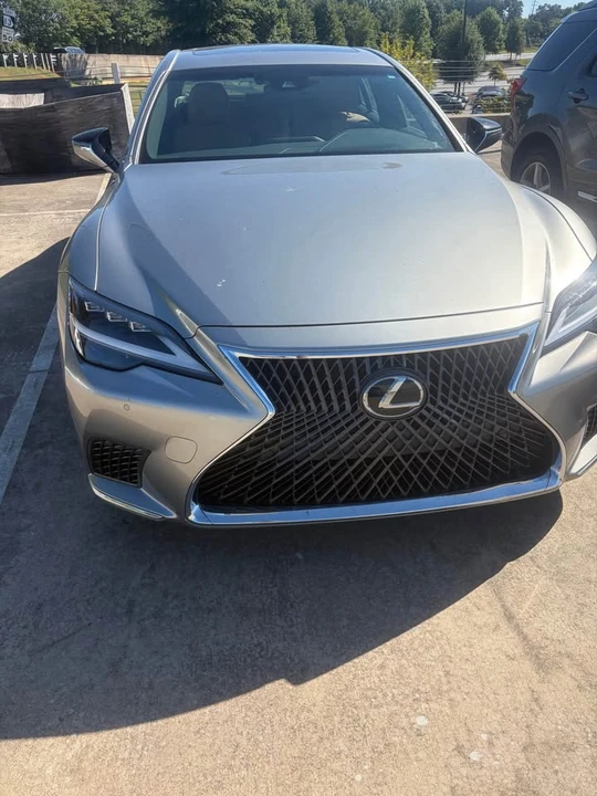 2023 Lexus LS 5th Gen - Image 10 of 11