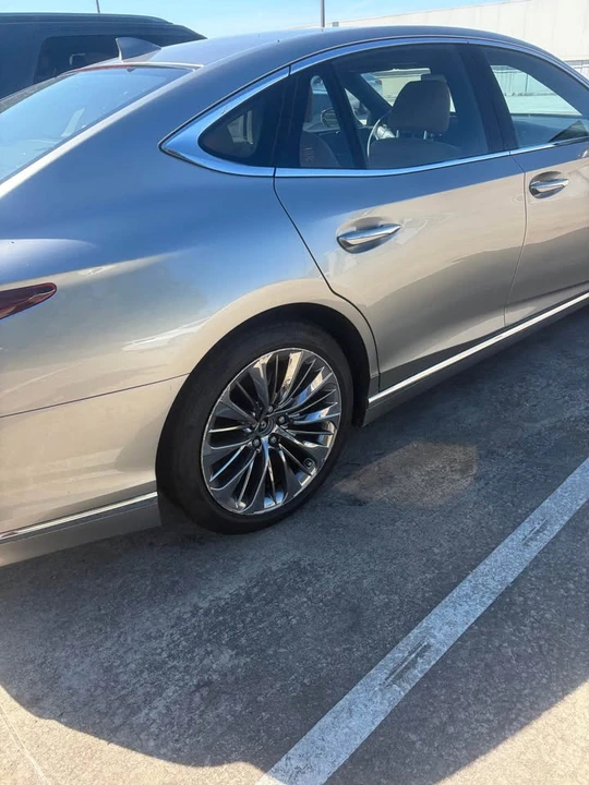 2023 Lexus LS 5th Gen - Image 9 of 11