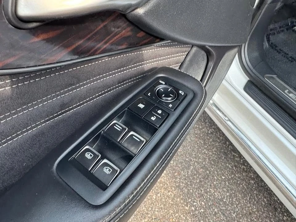 2023 Lexus LS 5th Gen - Image 17 of 20