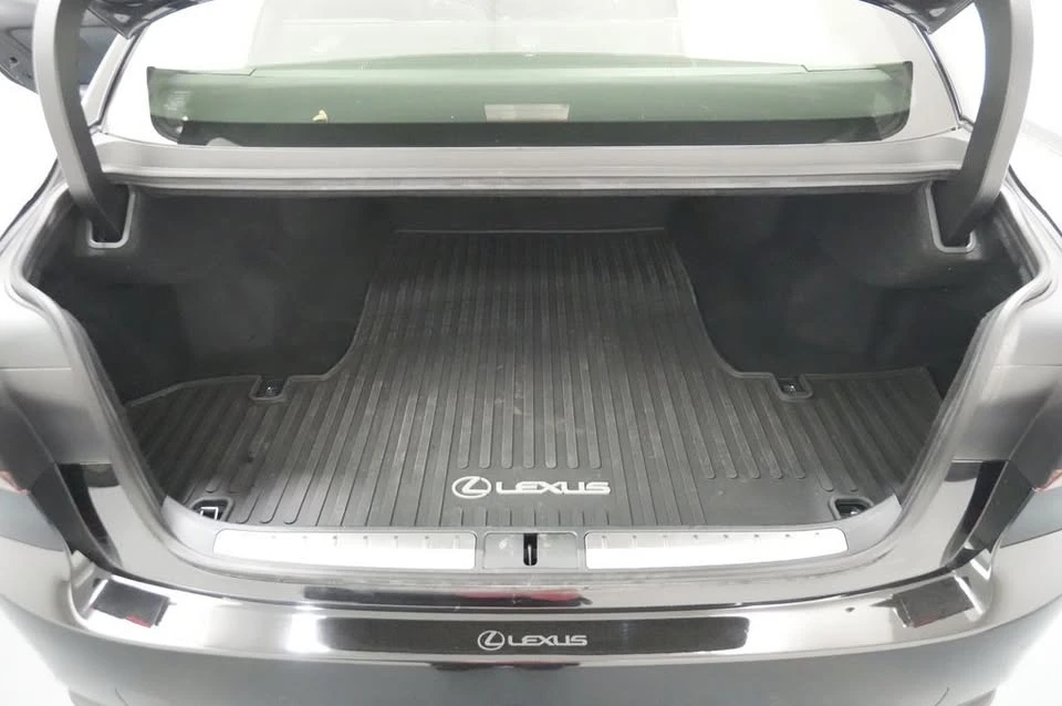 2023 Lexus LS 5th Gen - Image 18 of 20