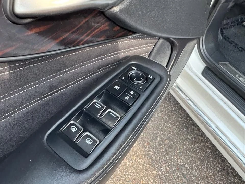2023 Lexus LS 5th Gen - Image 17 of 20