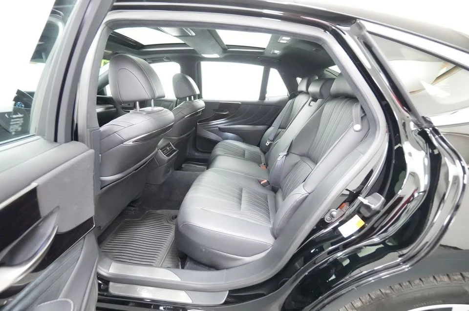 2023 Lexus LS 5th Gen - Image 16 of 20