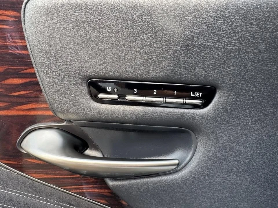2023 Lexus LS 5th Gen - Image 18 of 20