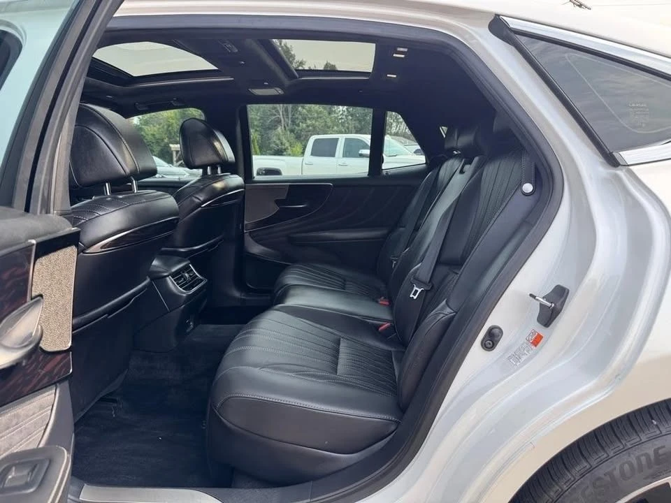 2023 Lexus LS 5th Gen - Image 19 of 20
