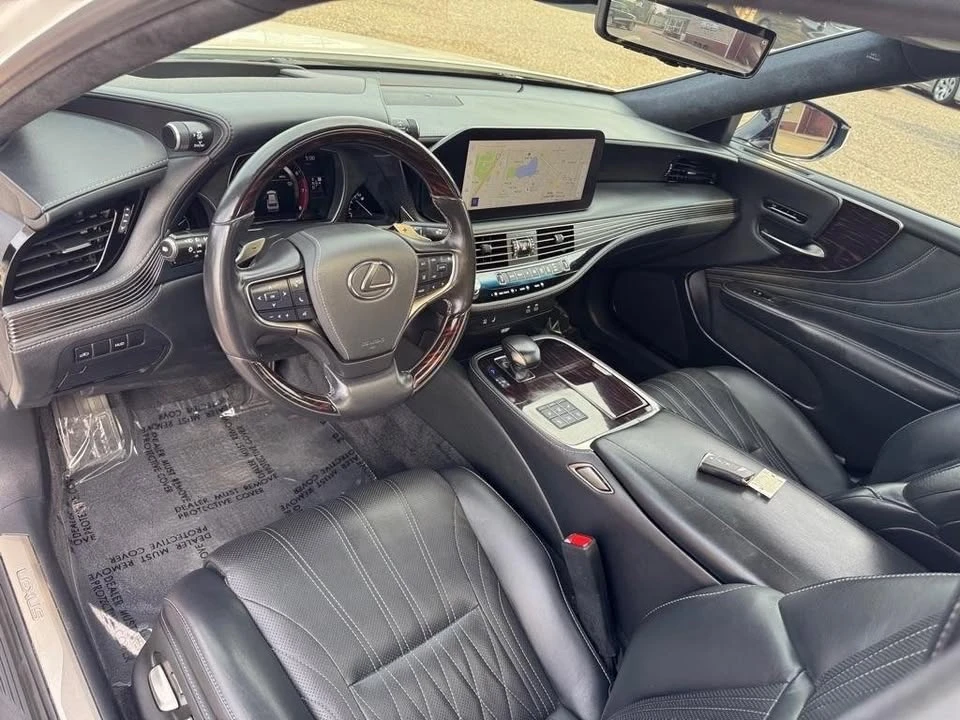 2023 Lexus LS 5th Gen - Image 15 of 20