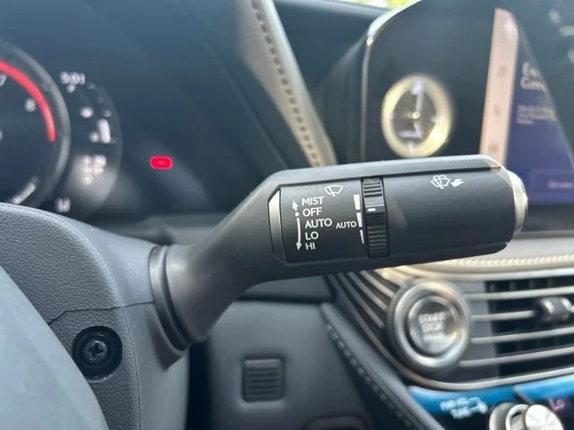 2023 Lexus LS 5th Gen - Image 18 of 19