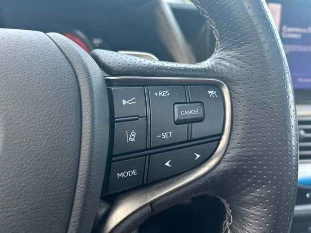 2023 Lexus LS 5th Gen - Image 16 of 19