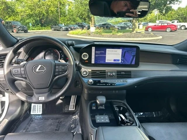 2023 Lexus LS 5th Gen - Image 13 of 19